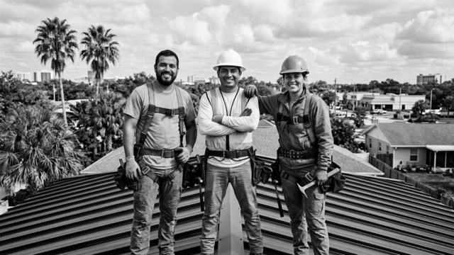 Orlando Roofing Contractor crew inspecting a roof for a free estimate